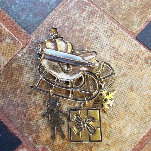 Vintage Gold Sleigh and Gifts Figural Christmas Brooch - Picture 2 of 2
